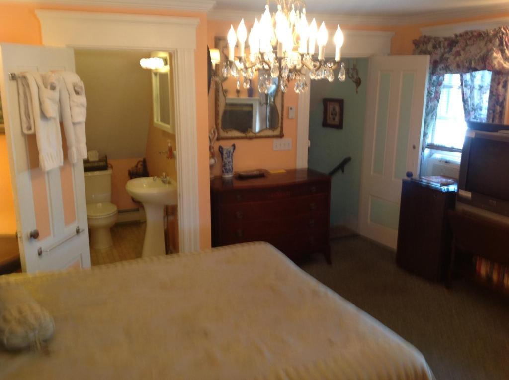 The Bradford Carver Guest House Provincetown Room photo