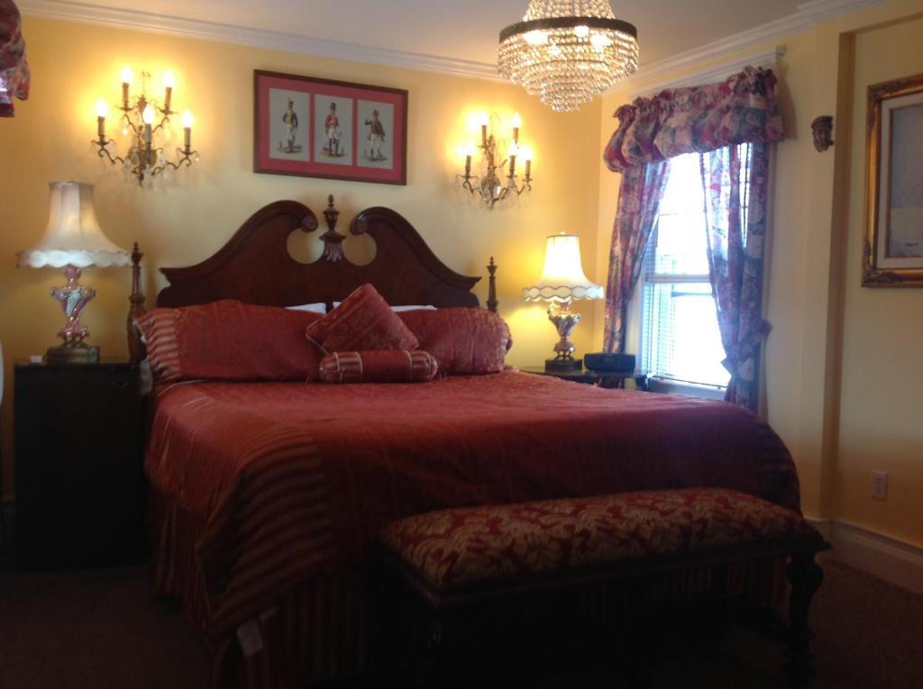 The Bradford Carver Guest House Provincetown Room photo