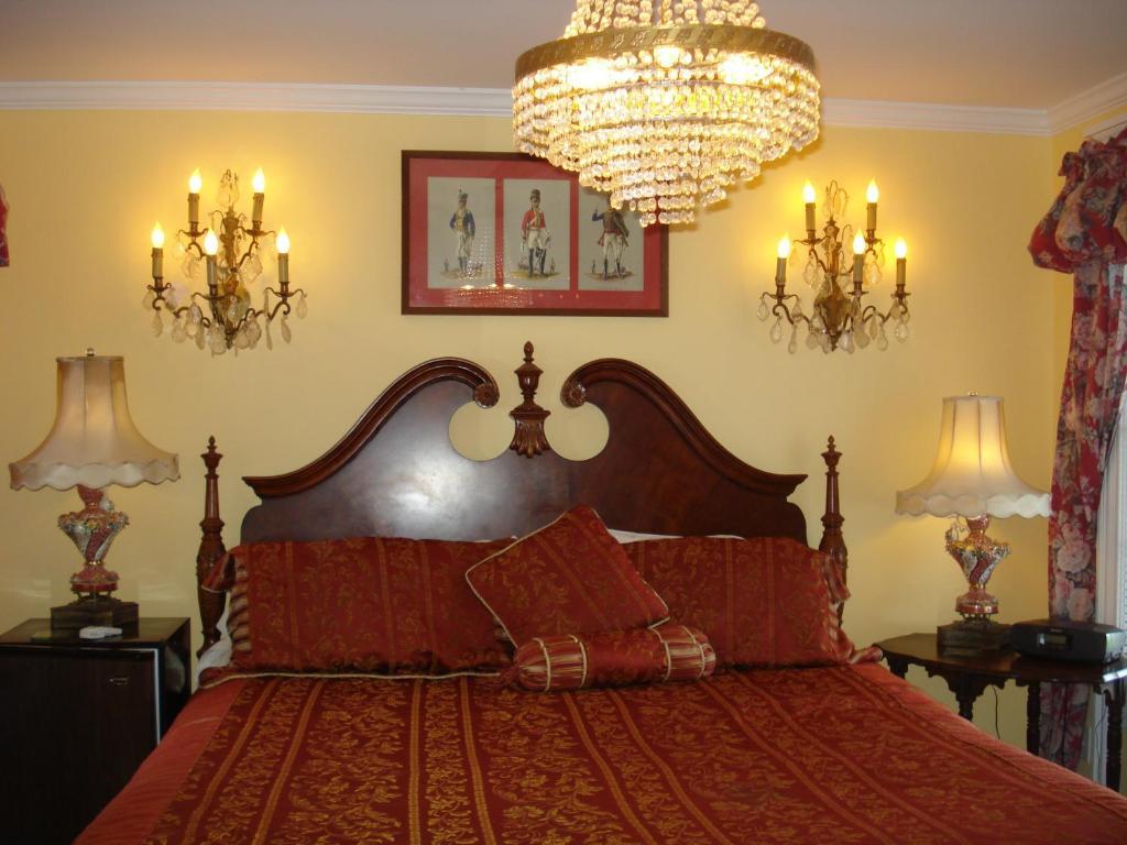 The Bradford Carver Guest House Provincetown Room photo