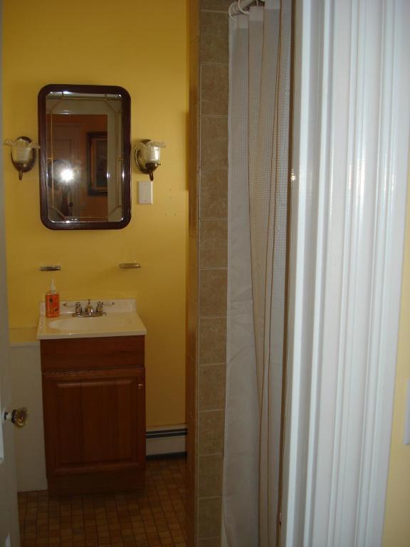 The Bradford Carver Guest House Provincetown Room photo
